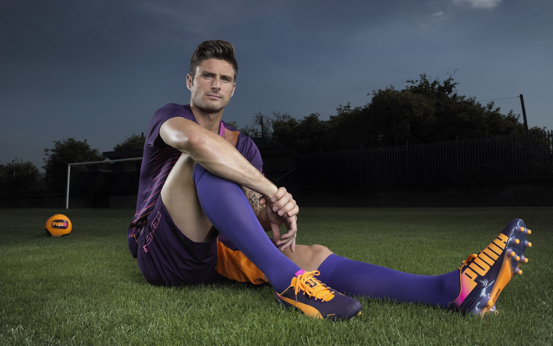 神勇扑救与单刀梦魇,当C罗戴上手套,足球的叙事如何被改写?当C罗戴上手套,从单刀梦魇到神勇扑救的叙事颠覆